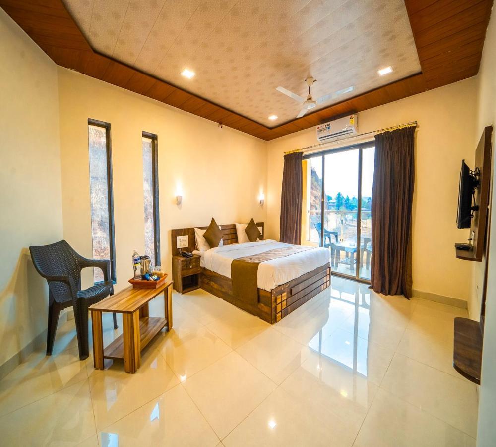 Vrindavan Resort Mahābaleshwar Exteriör bild