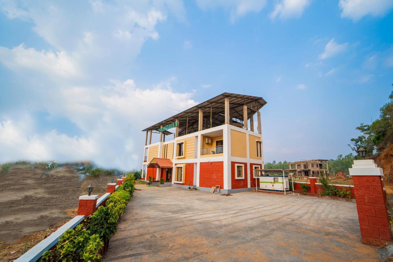 Vrindavan Resort Mahābaleshwar Exteriör bild
