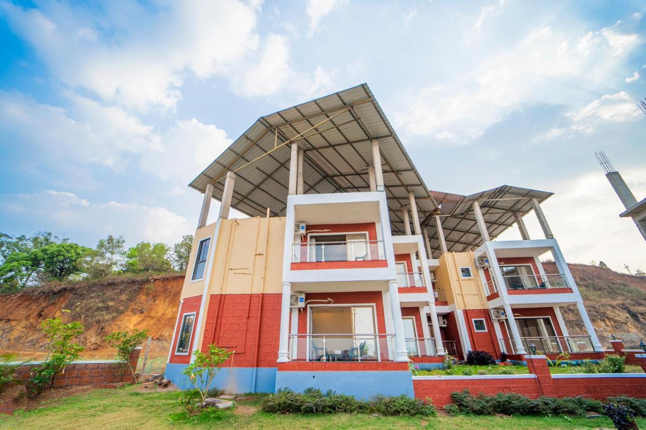 Vrindavan Resort Mahābaleshwar Exteriör bild