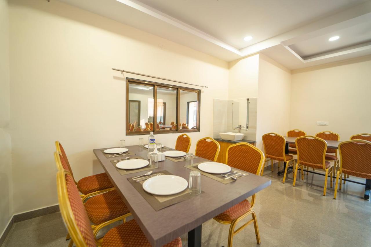 Vrindavan Resort Mahābaleshwar Exteriör bild